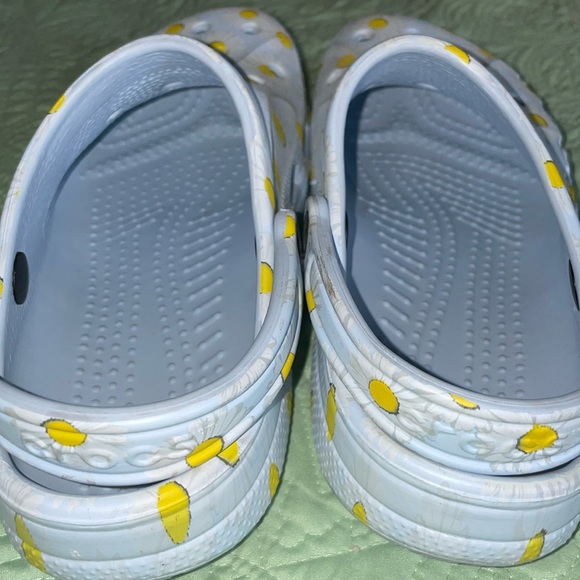 Crocs Light Blue with Daisy - Picture 6 of 7